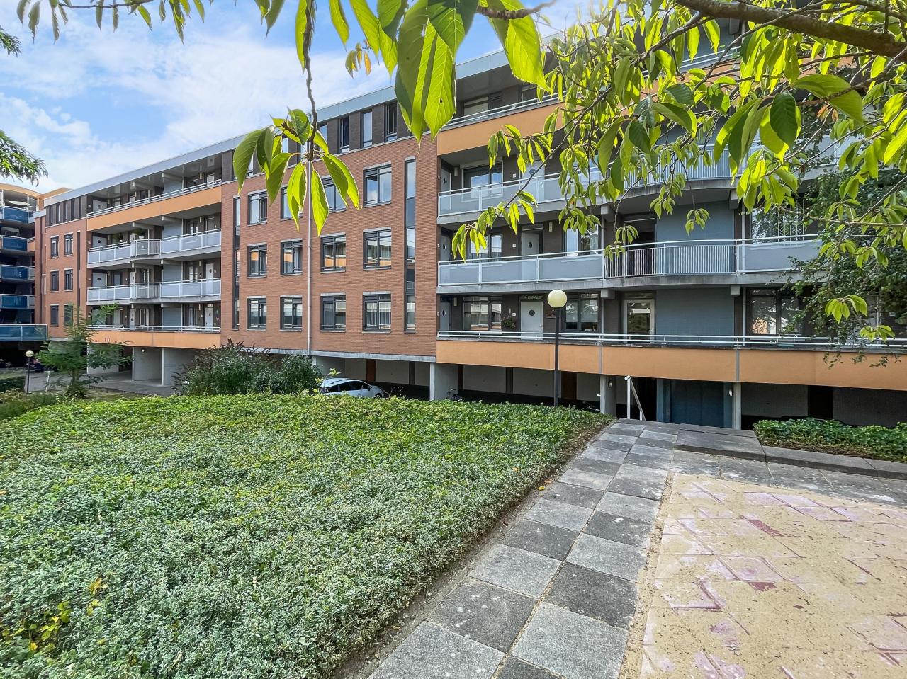 appartementen te huur op Naarderstraat